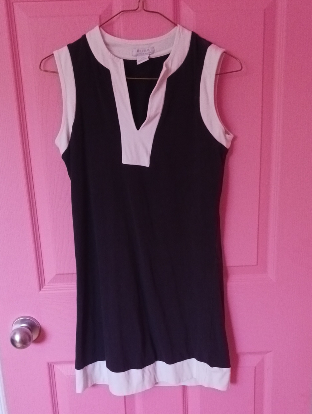 ALFRED SUNG Black and White Sleeveless V-Notch Tunic